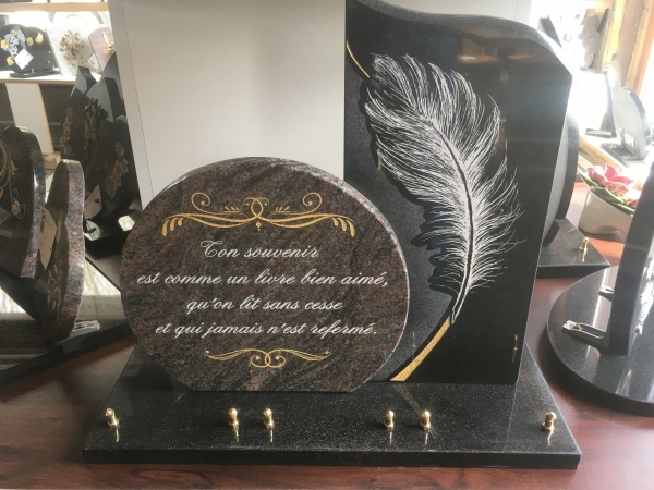 Plaque 41x43 plume sur base noir fin