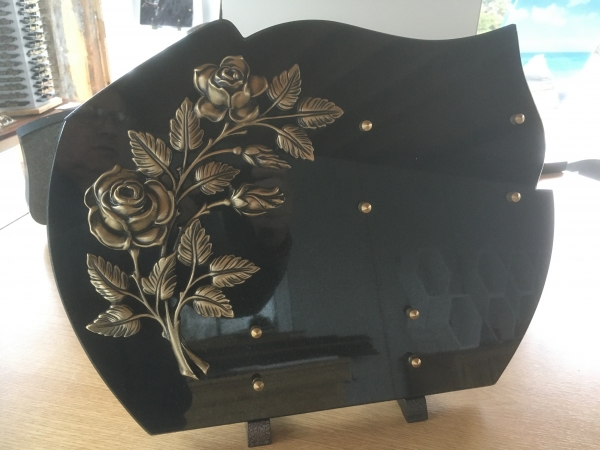 Plaque noire découpée noire