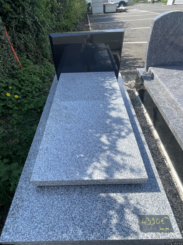 monument Saint Salvy et noir fin