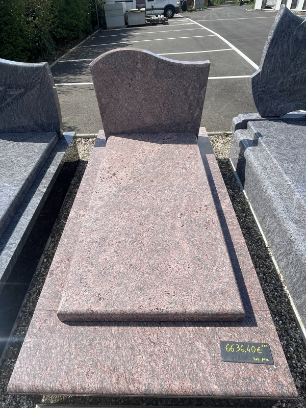 monument rose dalva et noir afrique